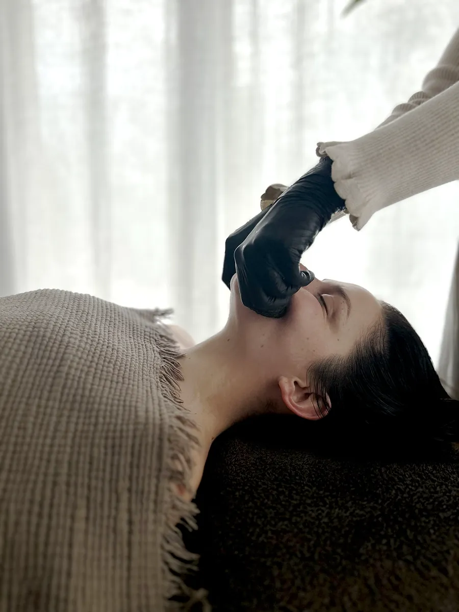 Soin du visage — lift facial